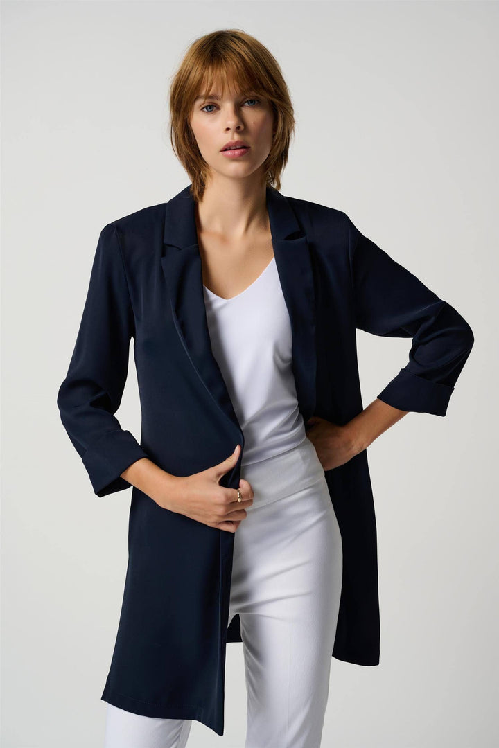 Joseph Ribkoff marineblå jakke blazer - på modell 1