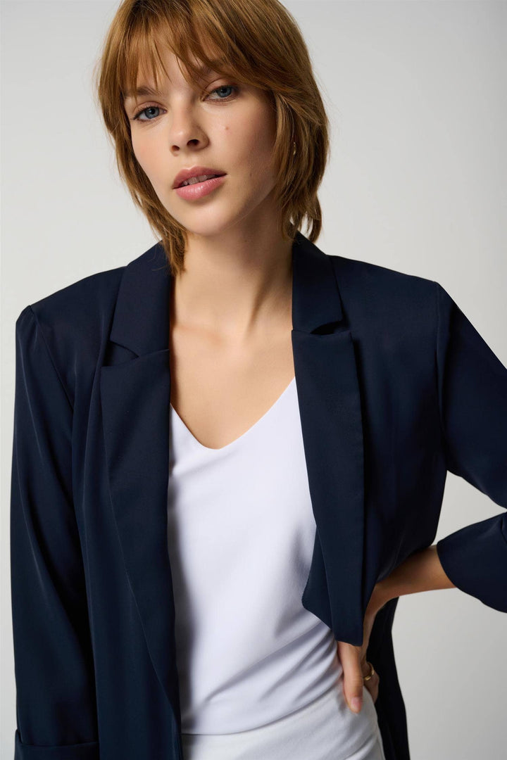 Joseph Ribkoff marineblå jakke blazer - på modell 2