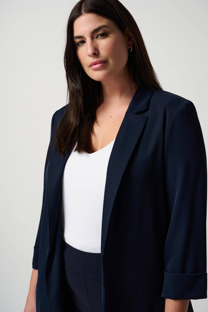 Joseph Ribkoff marineblå jakke blazer - på modell 4