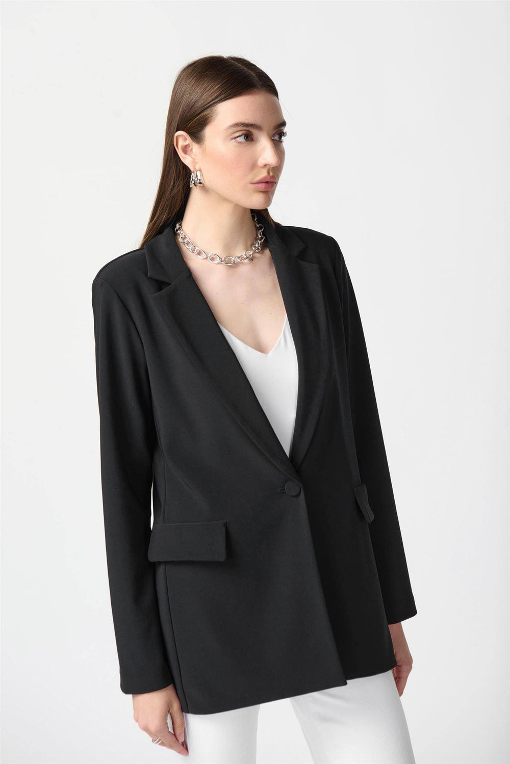 Joseph Ribkoff svart jakke blazer - på modell 2