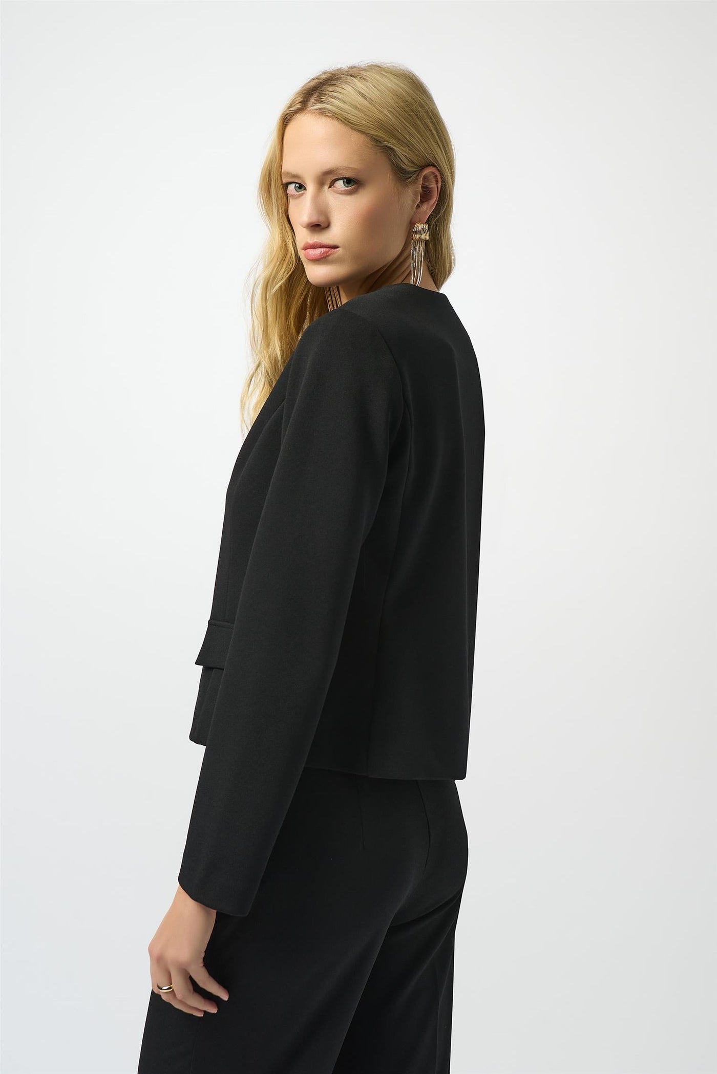 Scuba Crepe Boxy Blazer, Black fra Joseph Ribkoff - bilde 4