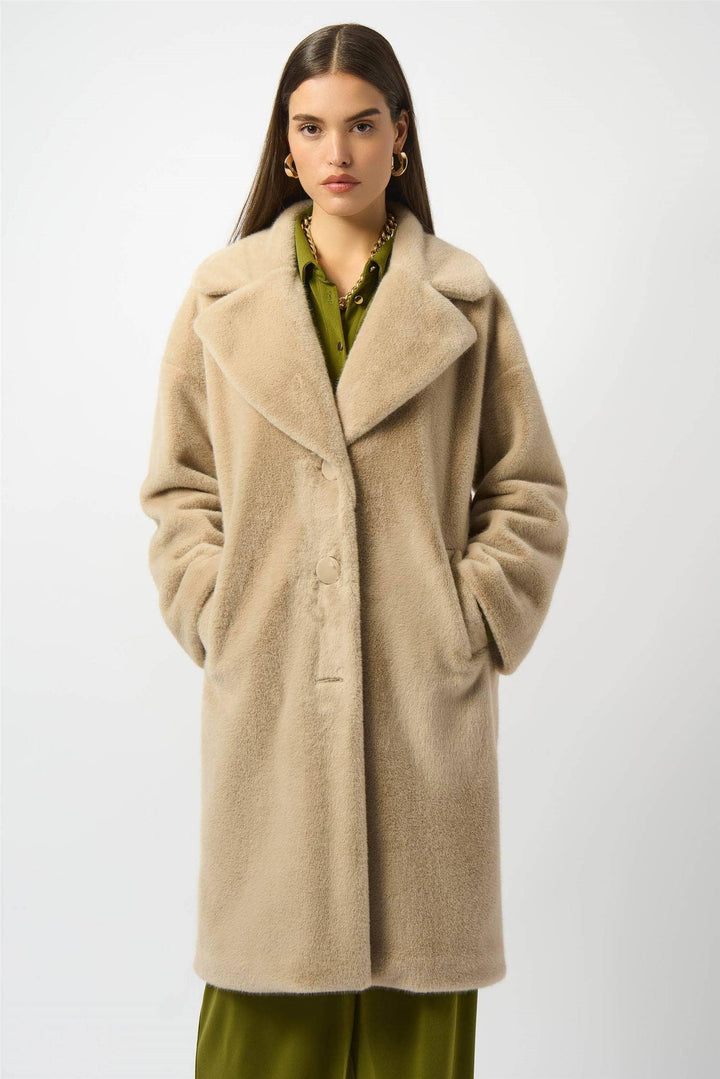 Joseph Ribkoff beige jakke kåpe - på modell 2