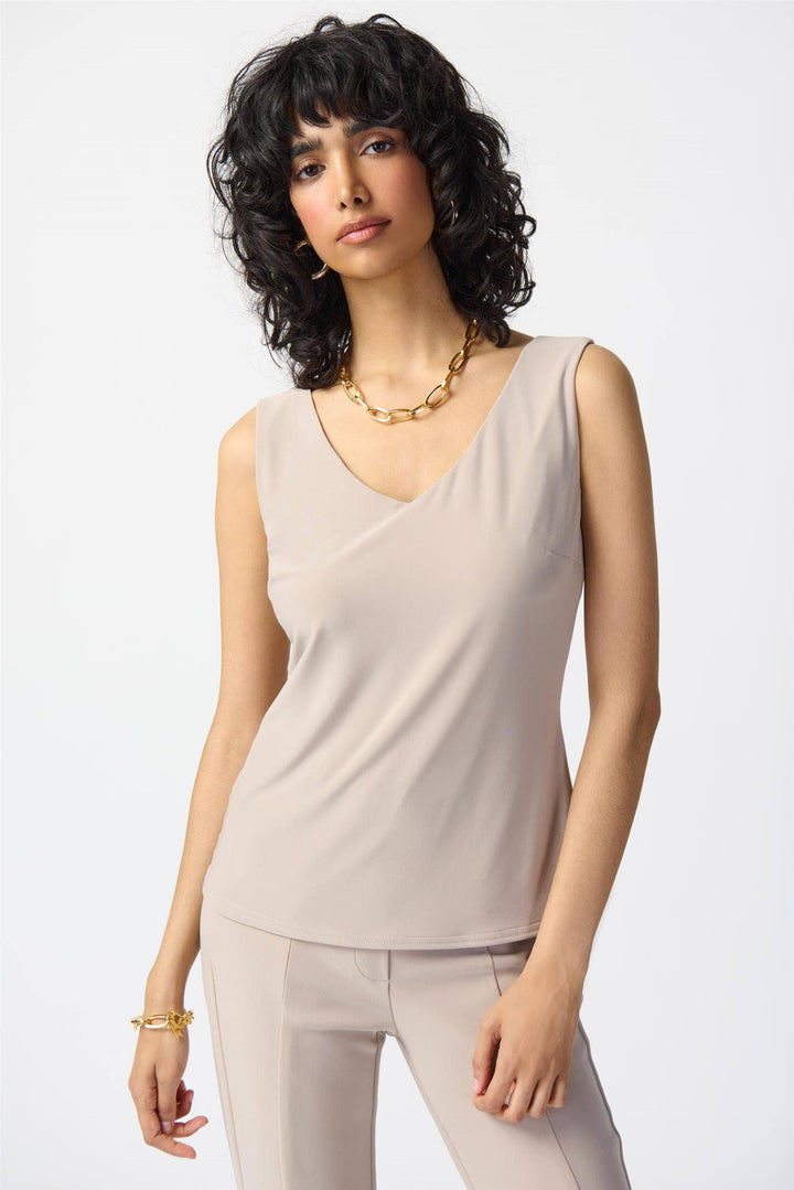 Joseph Ribkoff beige overdel - på modell 2