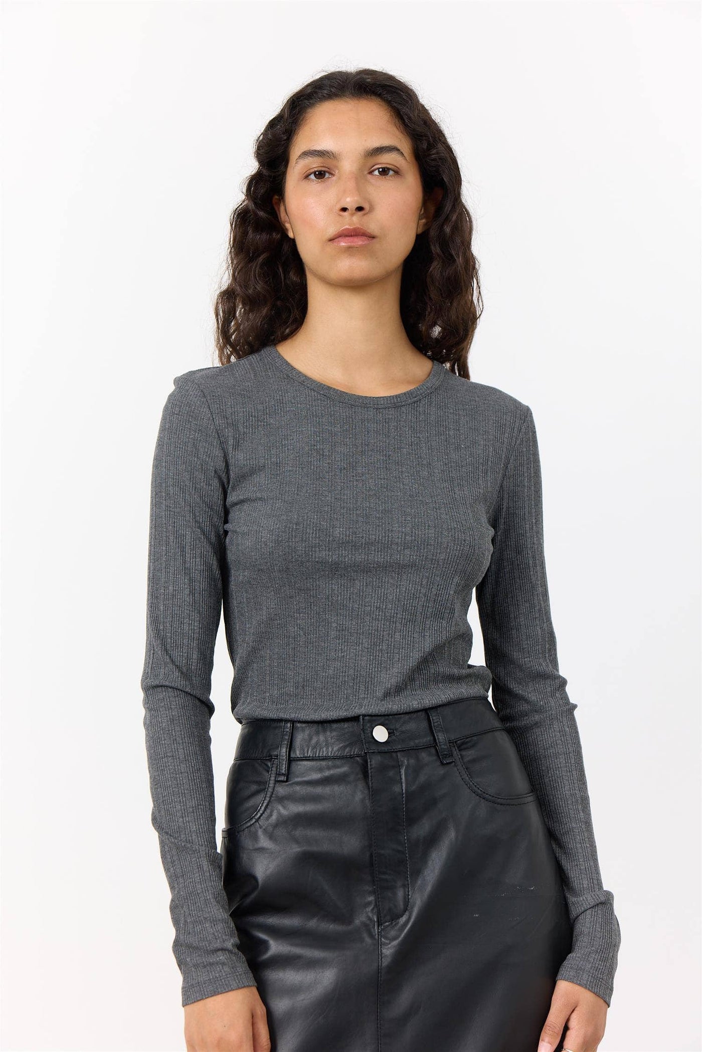 Issey 1, Dark Grey