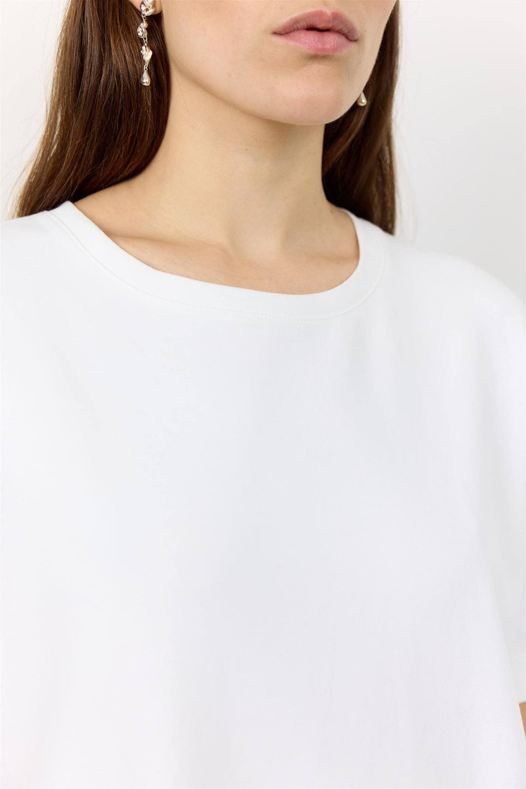 Levetè Room hvit overdel t-shirt - på modell