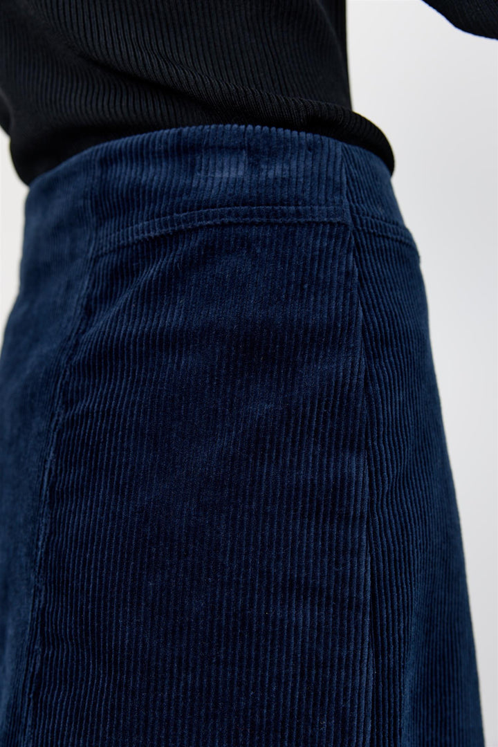 Levetè Room mørkeblå skjørt - nærbilde