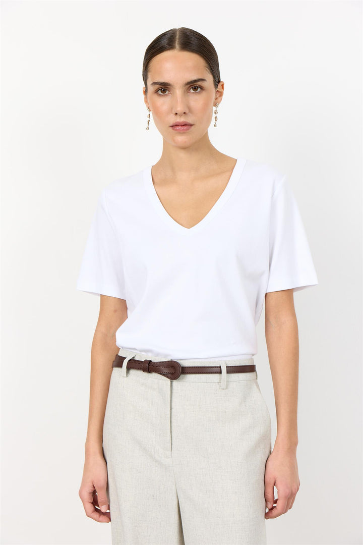Levetè Room hvit t-shirt v-hals - helfigur