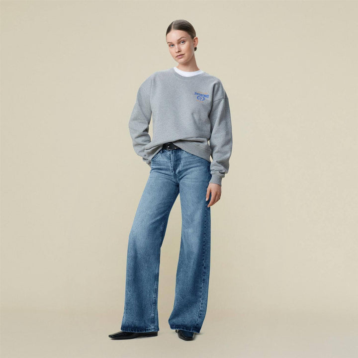 Lois blå bukse jeans - på modell 2