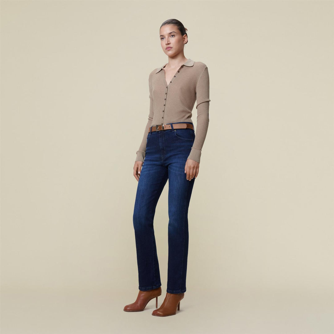 Lois mørk blå bukse jeans - på modell forfra