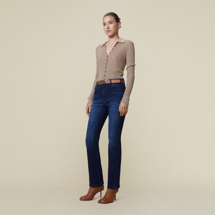Lois mørk blå bukse jeans - på modell forfra