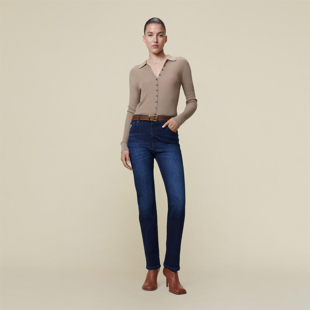 Lois mørk blå bukse jeans - på modell forfra