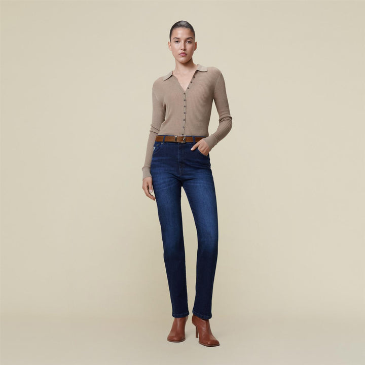 Lois mørk blå bukse jeans - på modell forfra