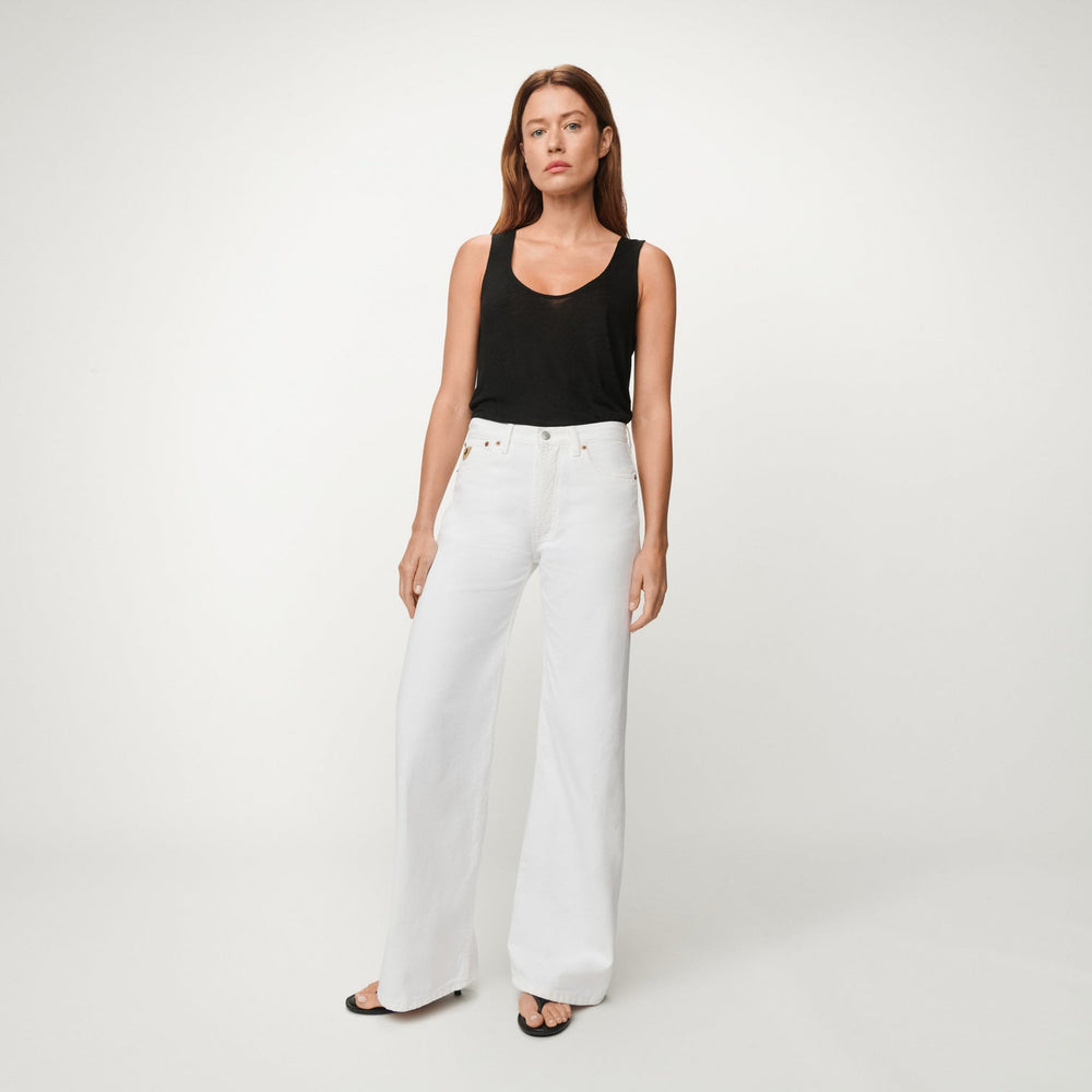 Lois hvit bukse jeans - på modell forfra