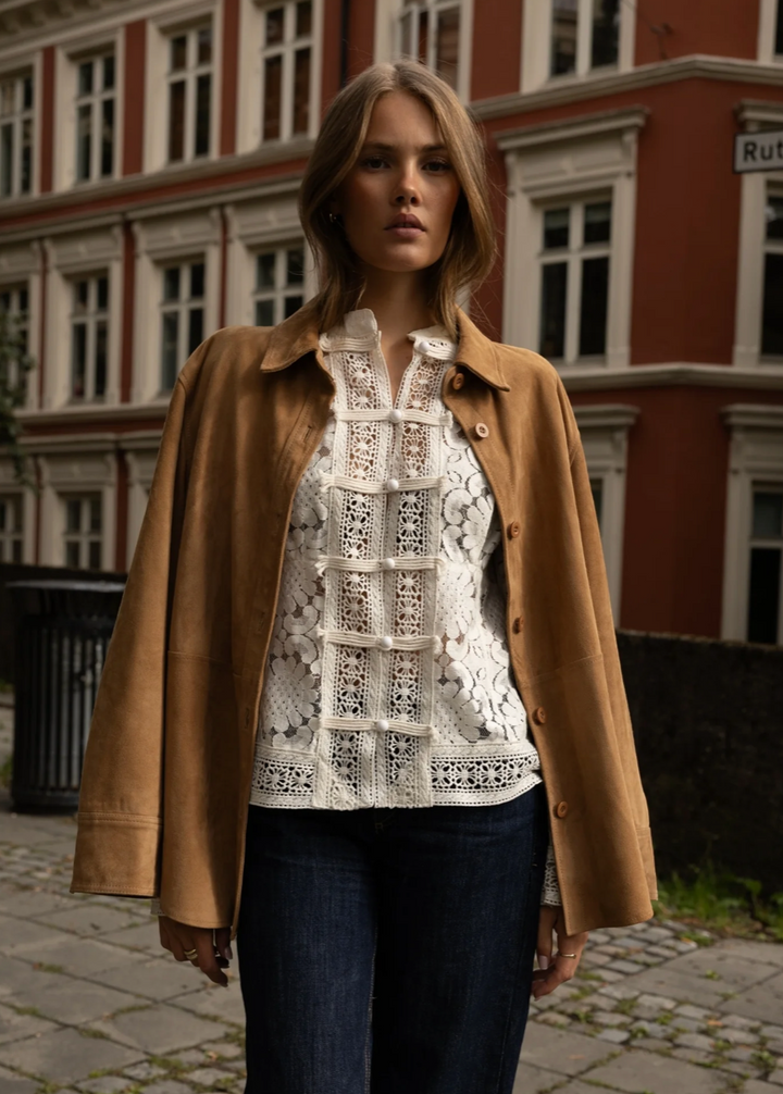 Amora Blouse, Chantilly Lace