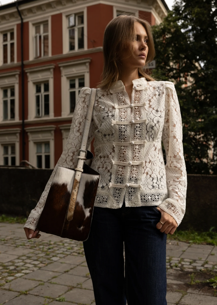 Amora Blouse, Chantilly Lace