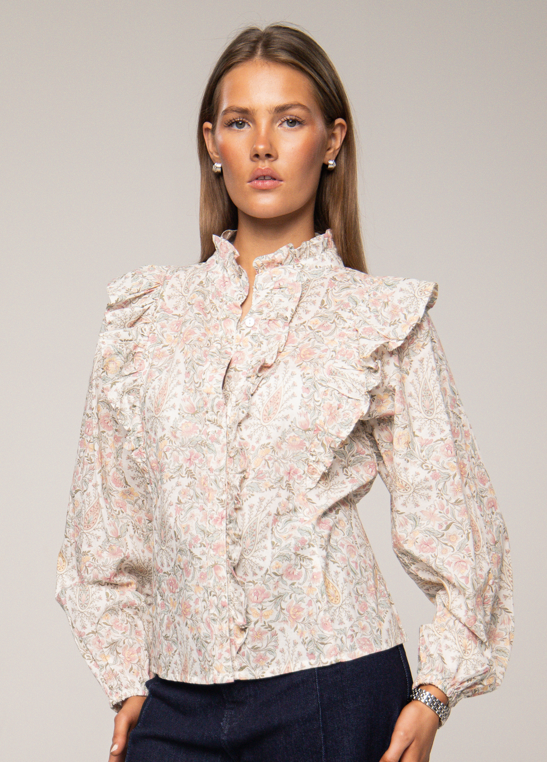 Missmaya rosa bluse ballongermer - på modell forfra