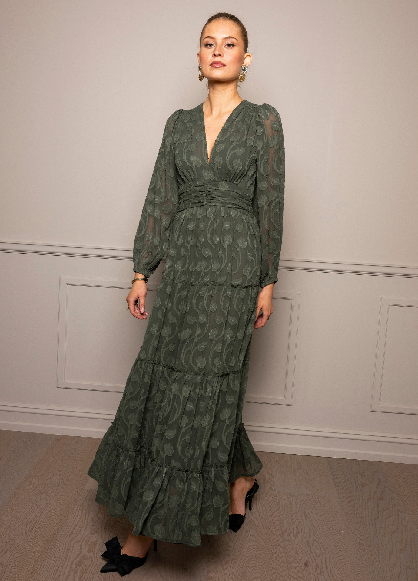 Noor Maxi Dress, Luxe Green fra Missmaya hos Tråkk Inn