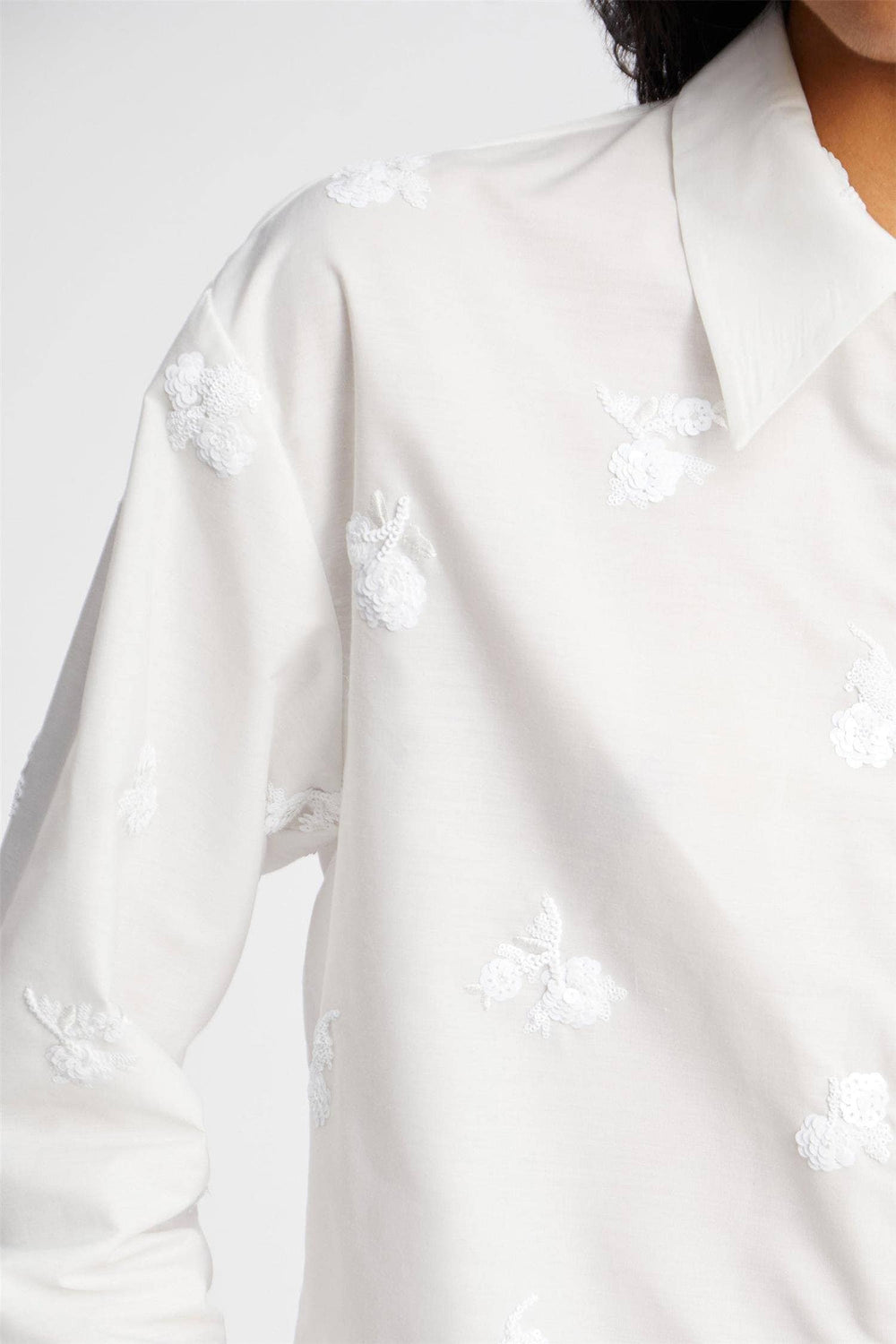 MUNTHE hvit bluse - detalj