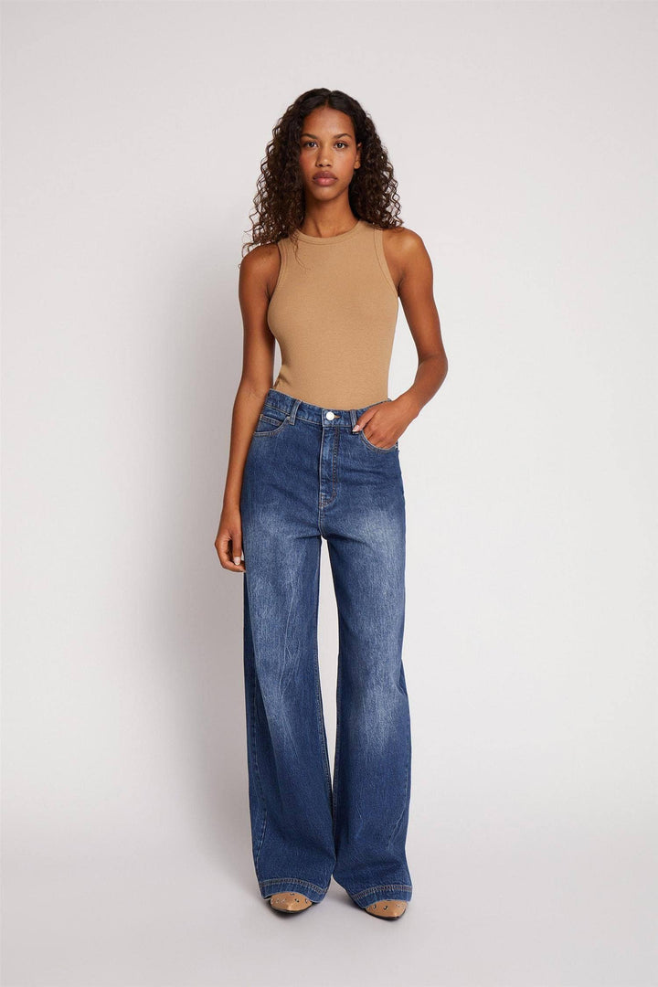 MUNTHE indigo bukse jeans - på modell