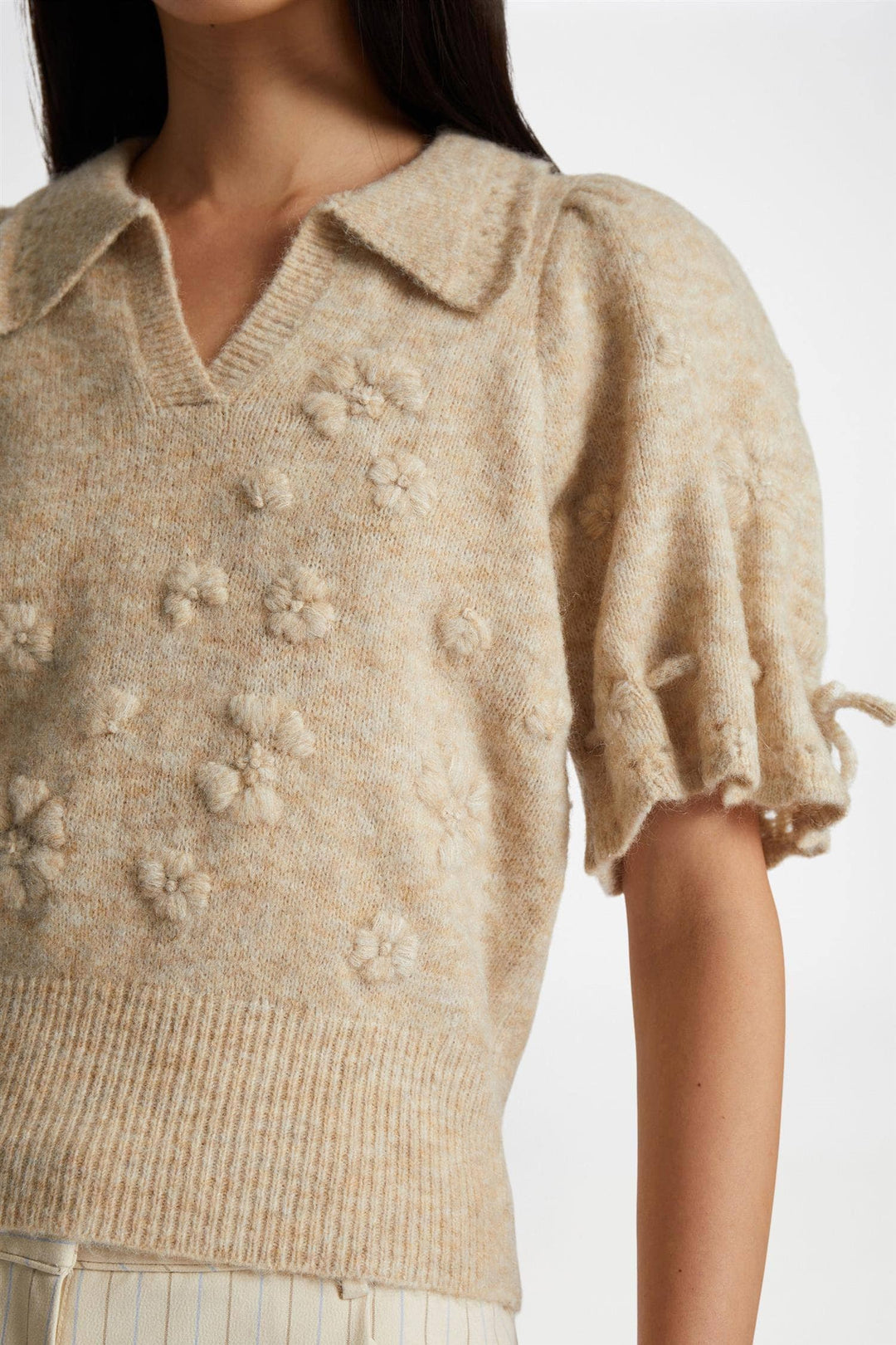 MUNTHE beige genser - nærbilde