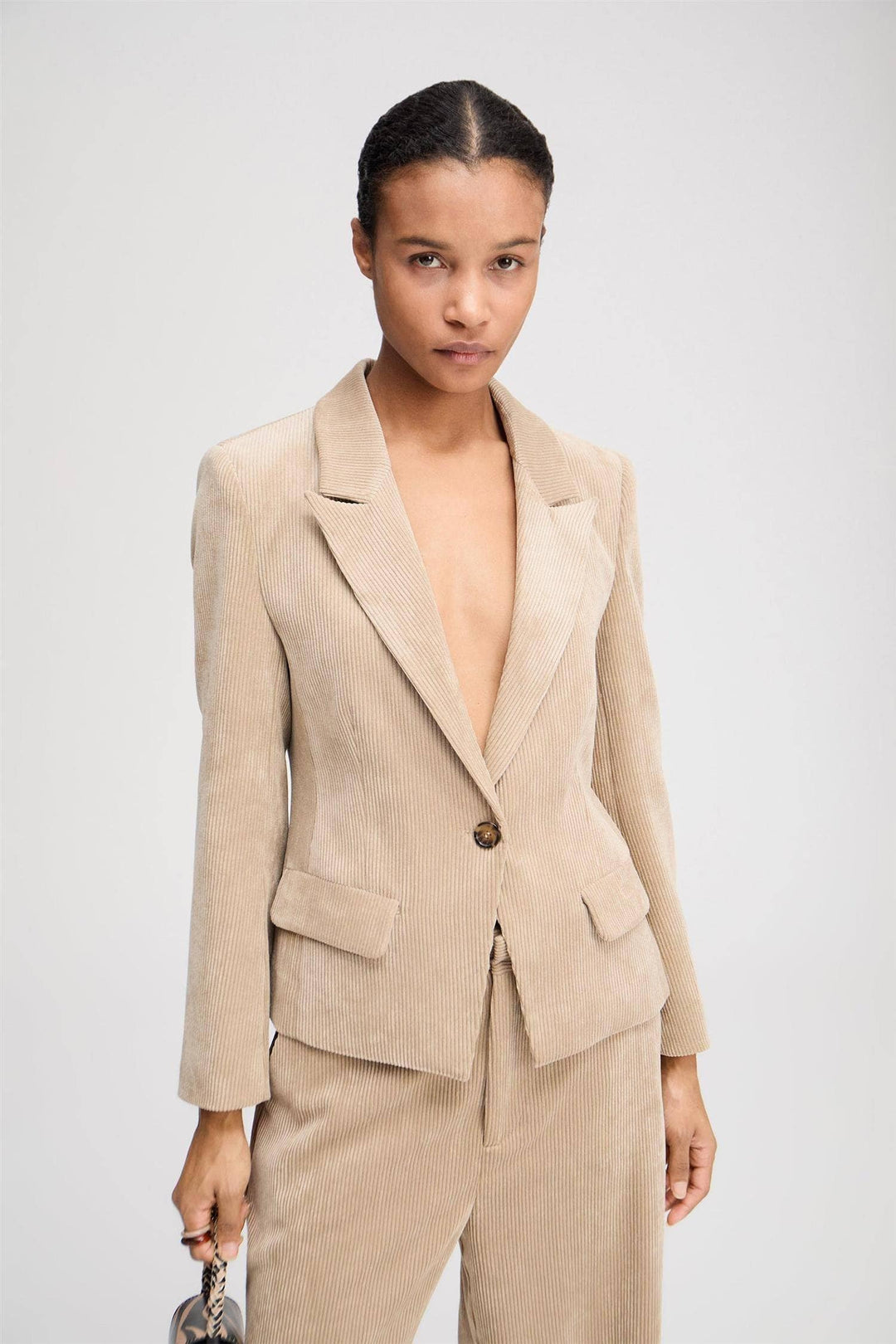 MUNTHE beige jakke blazer - på modell