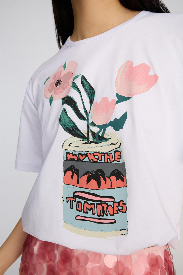 MUNTHE hvit overdel t-shirt - på modell forfra