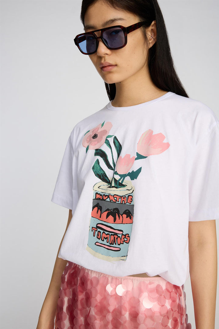 MUNTHE hvit overdel t-shirt - på modell forfra