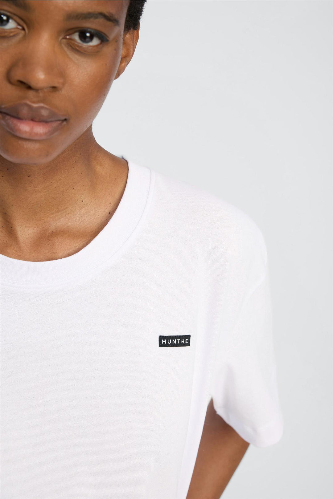 MUNTHE hvit overdel t-shirt - helfigur