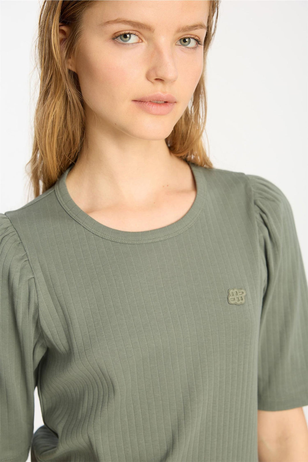MUNTHE olivengrønn overdel t-shirt - helfigur