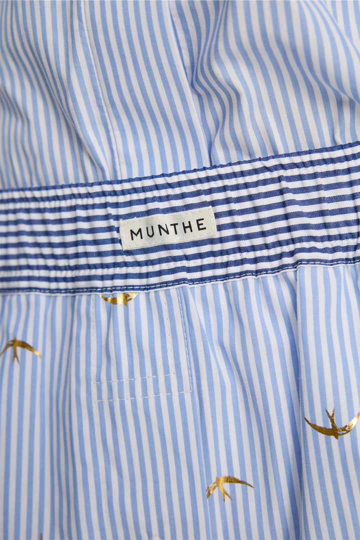 MUNTHE lyseblå shorts - detaljbilde