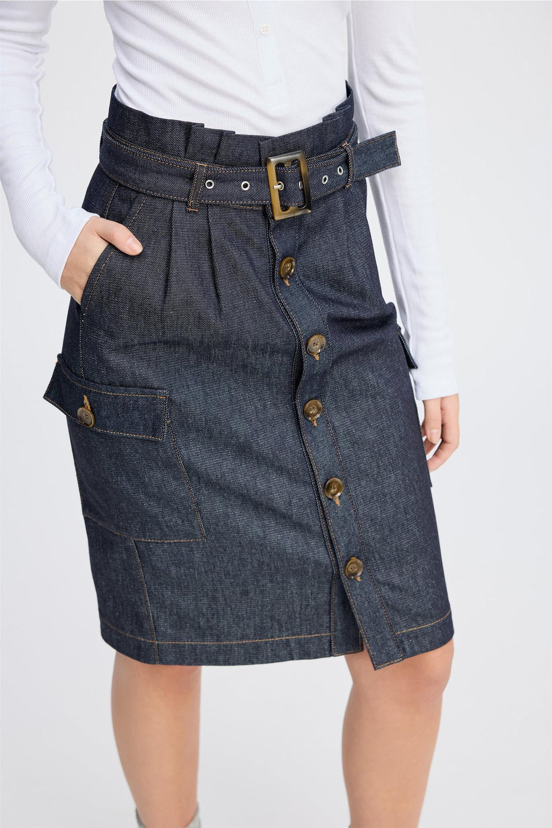 MUNTHE indigo skjørt - på modell 1