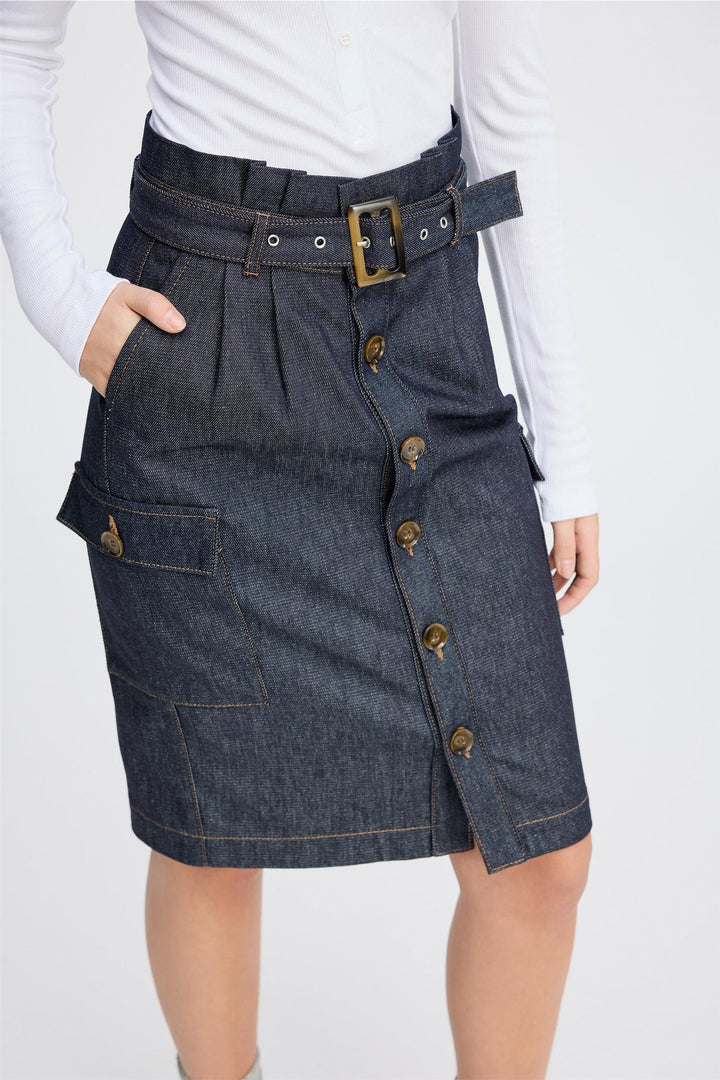 MUNTHE indigo skjørt - på modell 1