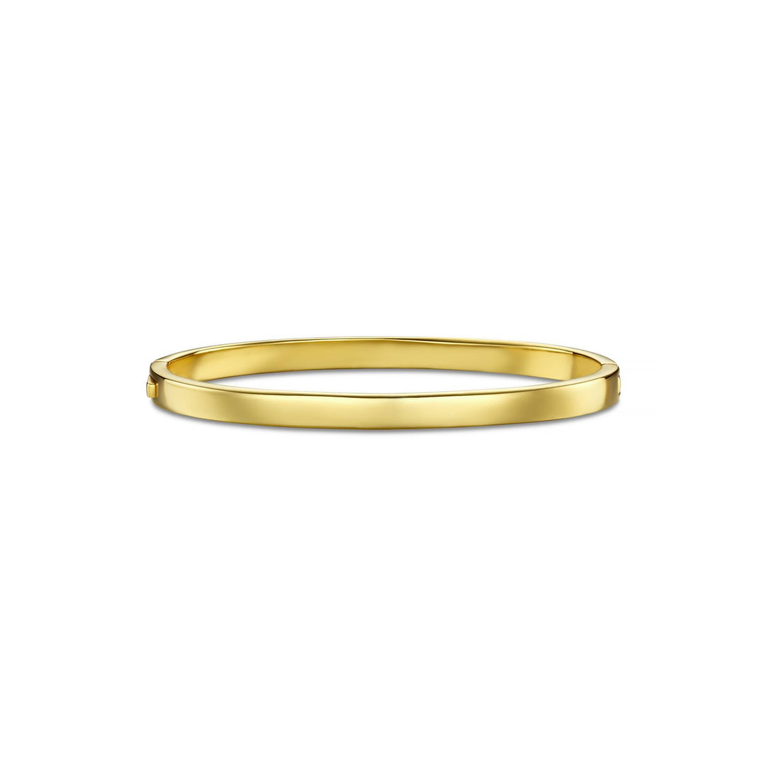 Gulltonet hengslet bangle-armbånd i sidevinkel på hvit bakgrunn, viser smal profil og høyglans finish