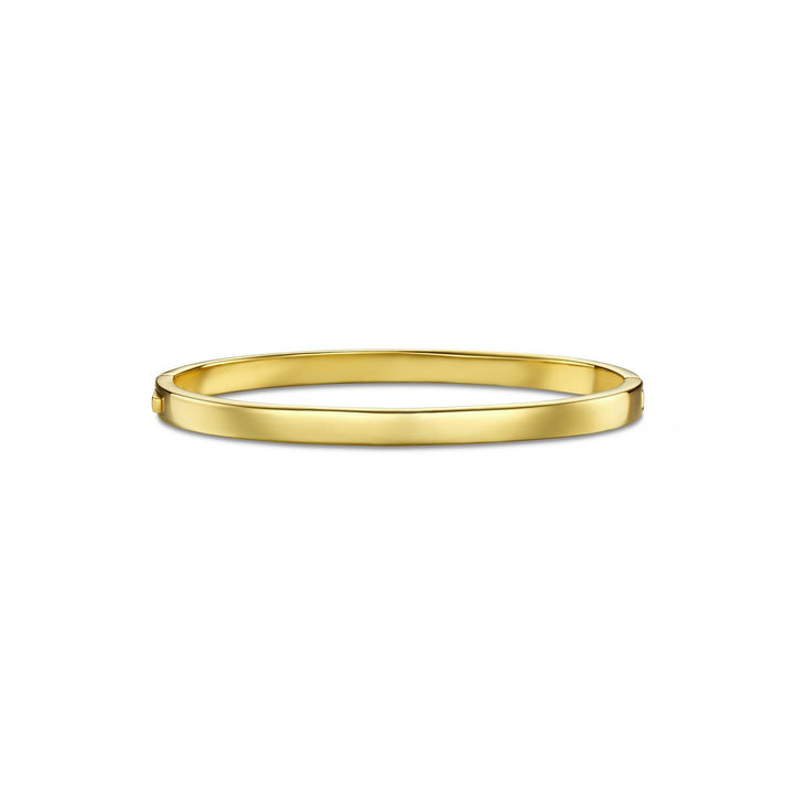 Gulltonet hengslet bangle-armbånd i sidevinkel på hvit bakgrunn, viser smal profil og høyglans finish
