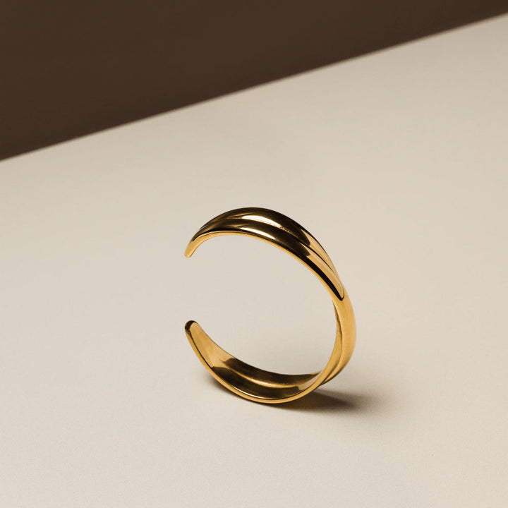 Orelia gull ring - nærbilde