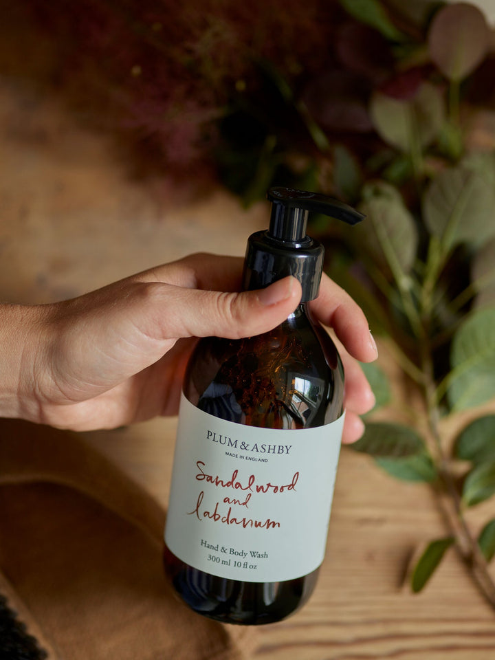 Plum &amp; Ashby brun tilbehør - på modell