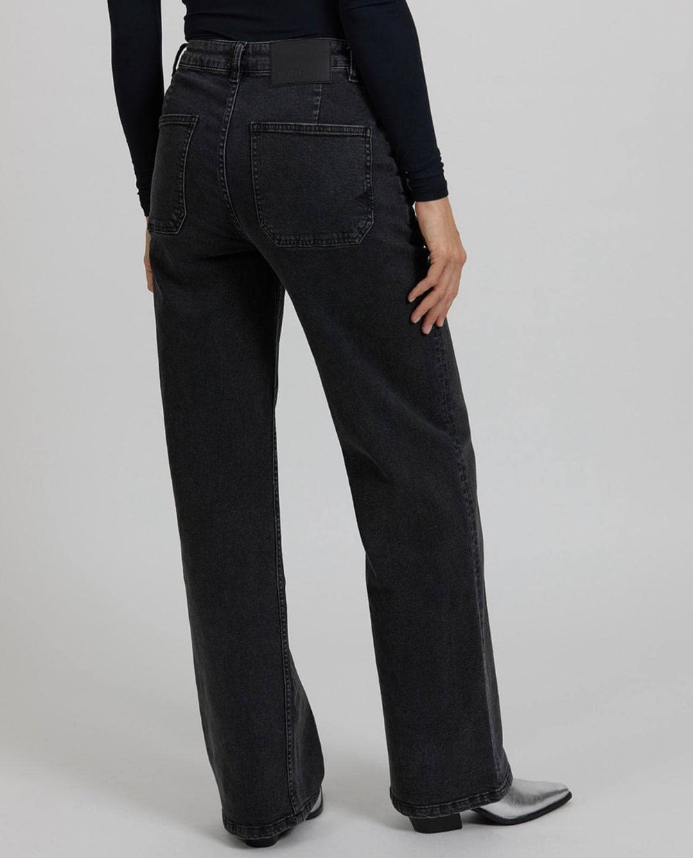 REIKO svart bukse jeans - bakfra
