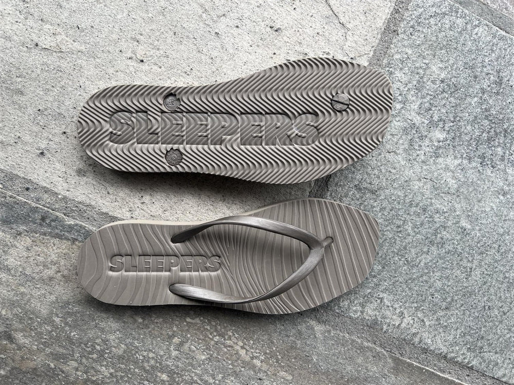 SLEEPERS rød sko - fra siden