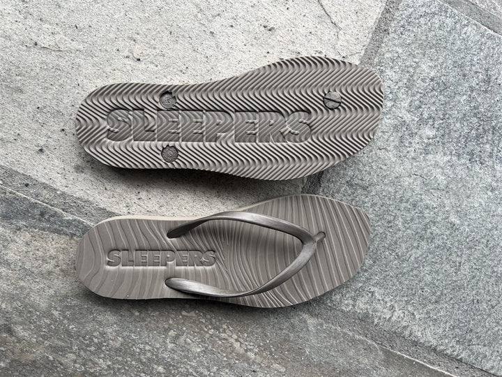 SLEEPERS rød sko - fra siden
