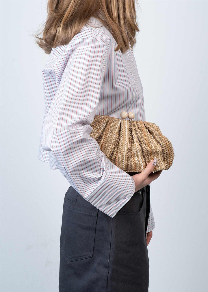 Sui Ava beige tilbehør veske - på modell