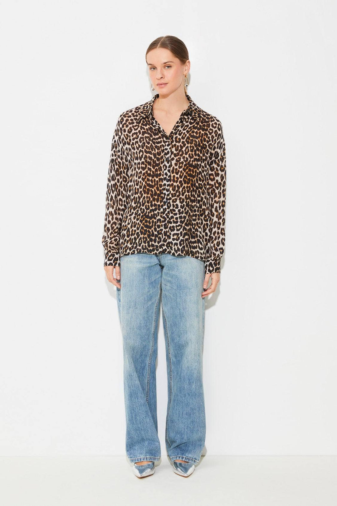 Suncoo beige leopardmønstret bluse - på modell