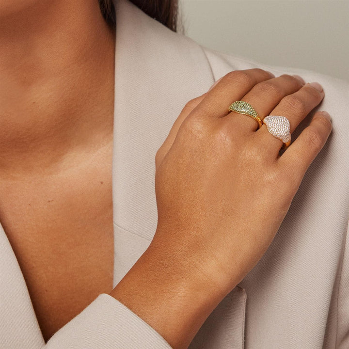 ENAMEL gull smykker ring - på modell