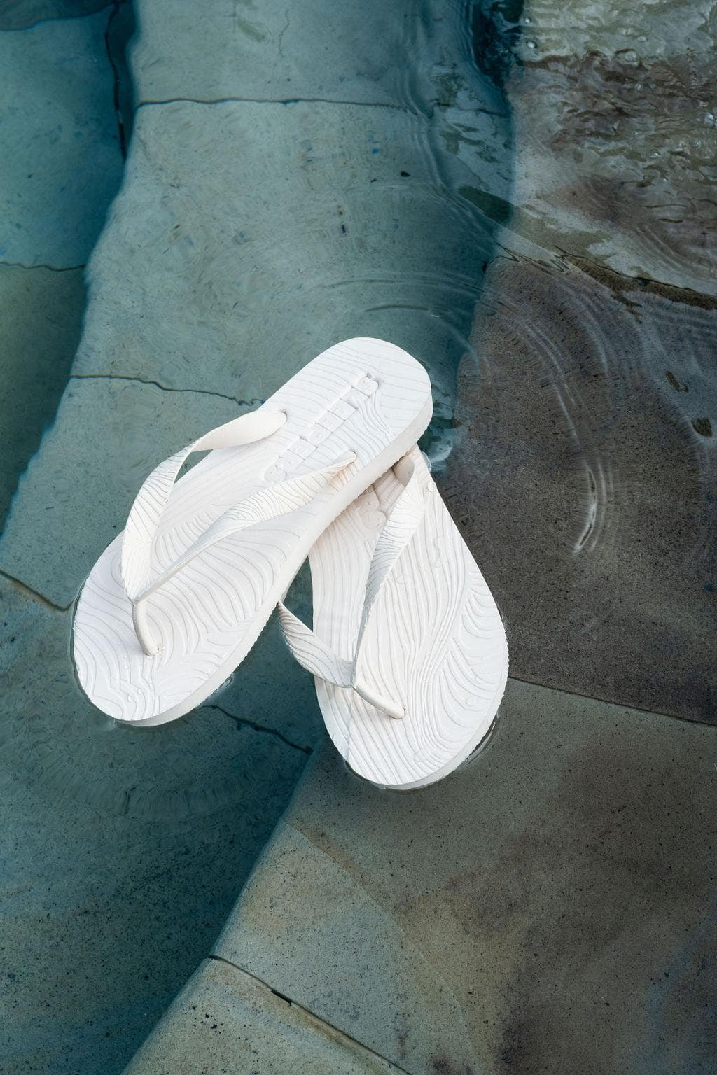 SLEEPERS hvite sandaler - ovenfra